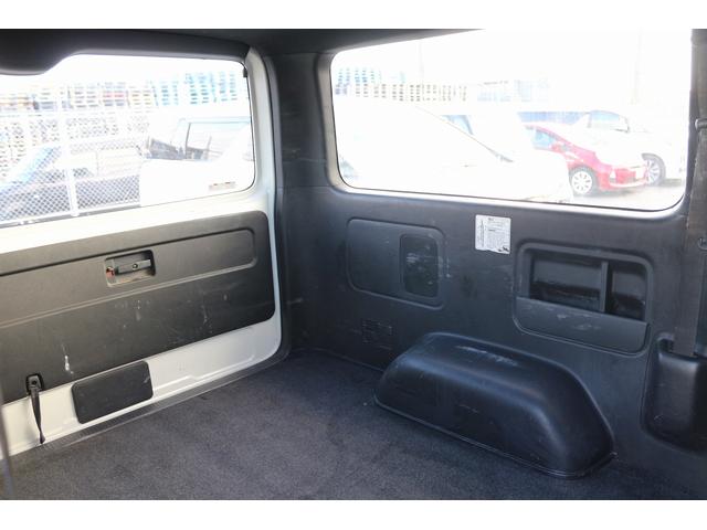 ハイエースバン 　禁煙車　ワンオーナー　純正ナビ　フルセグ　バックカメラ　ハーフレザー　衝突軽減ブレーキ　ＬＥＤヘッドライト　ＥＴＣ　スマートキー　Ｂｌｕｅｔｏｏｔｈ接続　電動格納式ドアミラー　純正１５インチアルミ（41枚目）