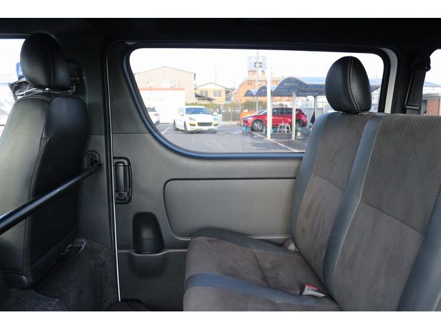 ハイエースバン 　禁煙車　ワンオーナー　純正ナビ　フルセグ　バックカメラ　ハーフレザー　衝突軽減ブレーキ　ＬＥＤヘッドライト　ＥＴＣ　スマートキー　Ｂｌｕｅｔｏｏｔｈ接続　電動格納式ドアミラー　純正１５インチアルミ（43枚目）