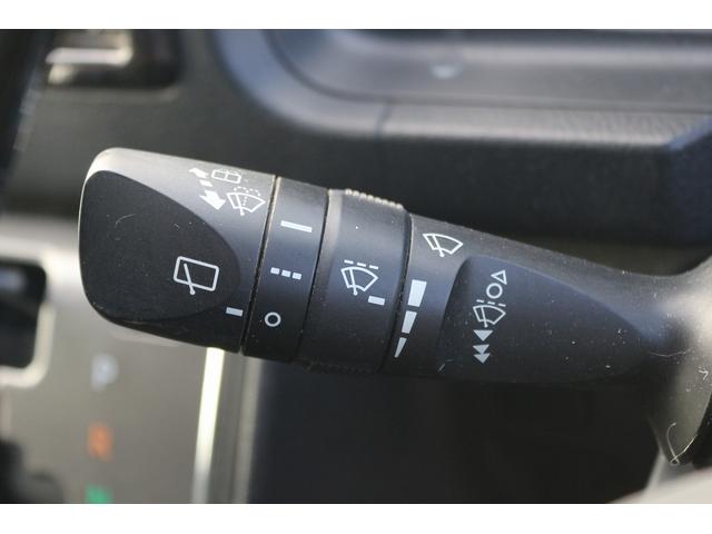 ハイエースバン 　禁煙車　ワンオーナー　純正ナビ　フルセグ　バックカメラ　ハーフレザー　衝突軽減ブレーキ　ＬＥＤヘッドライト　ＥＴＣ　スマートキー　Ｂｌｕｅｔｏｏｔｈ接続　電動格納式ドアミラー　純正１５インチアルミ（56枚目）