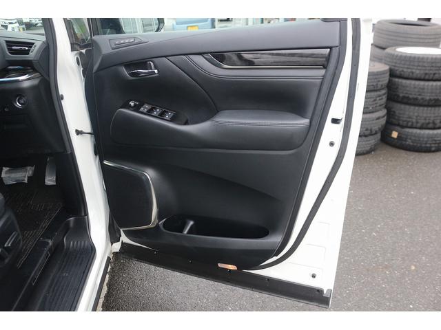 ヴェルファイア ３．５Ｚ　Ｇ　禁煙車　３眼ＬＥＤヘッドライト　後席モニター　純正９型ナビ　フルセグＴＶ　バックカメラ　レーダークルーズコントロール　両側電動スライドドア　衝突軽減ブレーキ　温冷シート　ＬＥＤヘッドライト（22枚目）