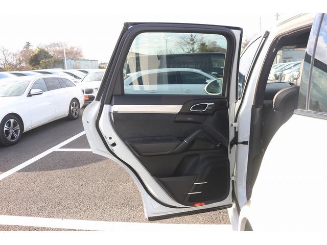 カイエン ＧＴＳ　禁煙車　サンルーフ　クロノエキゾースト　純正ナビ　フルセグ　バックカメラ　電動Ｒゲート　クルーズコントロール　ＬＥＤヘッドライト　ＥＴＣ　パワーシート　シートヒーター　クリアランスソナー　キーレス（35枚目）