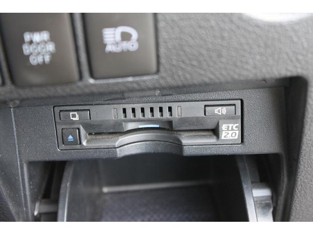 ヴェルファイア ２．５Ｖ　禁煙車　ワンオーナー　ＪＢＬサウンド　純正９型ナビ　フルセグ　全周囲カメラ　後席モニター　白革シート　両側電動　衝突軽減　レーダークルーズ　ＬＥＤヘッドライト　ＥＴＣ２．０　電動格納ミラー　キーレス（4枚目）