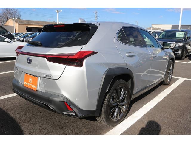 ＵＸ ＵＸ２５０ｈ　Ｆスポーツ　禁煙車　サンルーフ　マークレビンソンサウンド　白革　ヘッドアップディスプレイ　純正１２．３型ナビ　全周囲カメラ　電動リアゲート　アダプティブクルーズコントロール　シートヒーター　ＥＴＣ２．０　ＢＴ接続（6枚目）