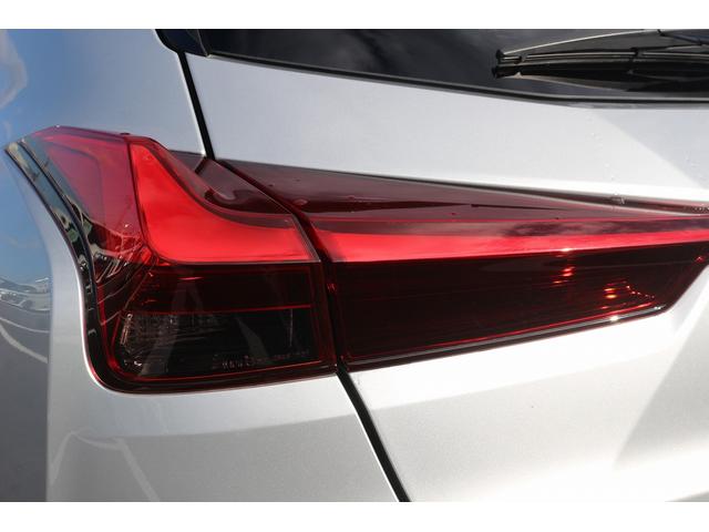 ＵＸ ＵＸ２５０ｈ　Ｆスポーツ　禁煙車　サンルーフ　マークレビンソンサウンド　白革　ヘッドアップディスプレイ　純正１２．３型ナビ　全周囲カメラ　電動リアゲート　アダプティブクルーズコントロール　シートヒーター　ＥＴＣ２．０　ＢＴ接続（18枚目）