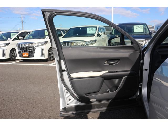 ＵＸ ＵＸ２５０ｈ　Ｆスポーツ　禁煙車　サンルーフ　マークレビンソンサウンド　白革　ヘッドアップディスプレイ　純正１２．３型ナビ　全周囲カメラ　電動リアゲート　アダプティブクルーズコントロール　シートヒーター　ＥＴＣ２．０　ＢＴ接続（33枚目）