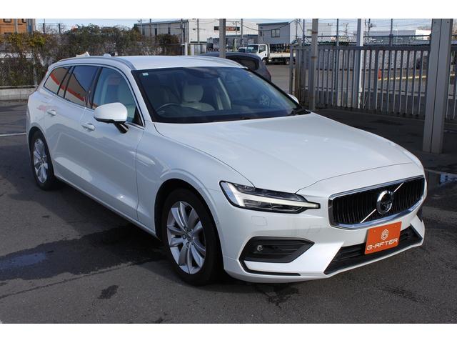 Ｖ６０ Ｔ５　モメンタム　禁煙車　レザーパッケージ　白革シート　純正ナビ　フルセグＴＶ　全周囲カメラ　電動リアゲート　シートヒーター　クルーズコントロール　アダプティブヘッドライト　ブラインドスポットモニター（8枚目）