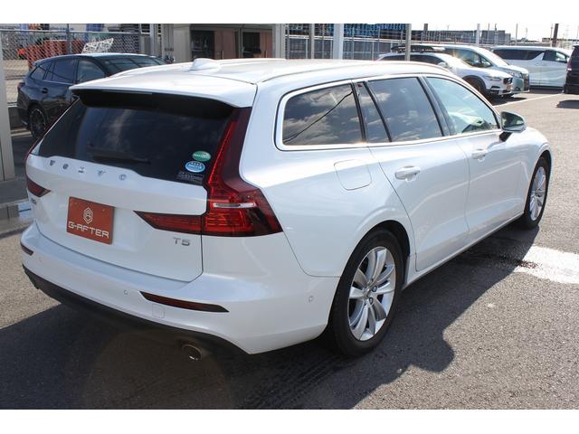 Ｖ６０ Ｔ５　モメンタム　禁煙車　レザーパッケージ　白革シート　純正ナビ　フルセグＴＶ　全周囲カメラ　電動リアゲート　シートヒーター　クルーズコントロール　アダプティブヘッドライト　ブラインドスポットモニター（14枚目）