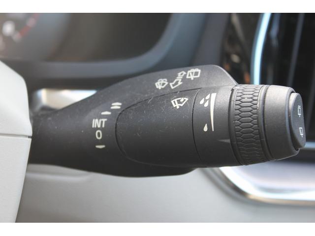 Ｖ６０ Ｔ５　モメンタム　禁煙車　レザーパッケージ　白革シート　純正ナビ　フルセグＴＶ　全周囲カメラ　電動リアゲート　シートヒーター　クルーズコントロール　アダプティブヘッドライト　ブラインドスポットモニター（50枚目）