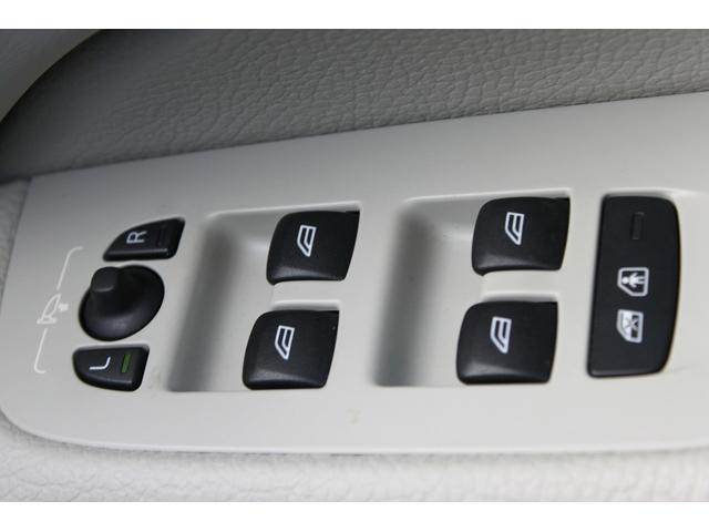 Ｖ６０ Ｔ５　モメンタム　禁煙車　レザーパッケージ　白革シート　純正ナビ　フルセグＴＶ　全周囲カメラ　電動リアゲート　シートヒーター　クルーズコントロール　アダプティブヘッドライト　ブラインドスポットモニター（52枚目）