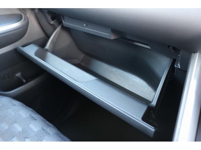 ヴォクシー ハイブリッドＳ－Ｚ　禁煙車　ハーフレザ＾－シート　純正１０．５型ナビ　フルセグＴＶ　バックカメラ　レーダークルーズコントロール　衝突軽減ブレーキ　両側電動スライドドア　ＬＥＤヘッドライト　クリアランスソナー（70枚目）