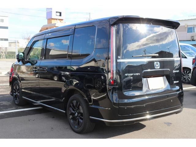 ステップワゴン ｅ：ＨＥＶスパーダ　禁煙車　７人乗り　純正１１．４型ナビ　後席モニター　フルセグＴＶ　バックカメラ　両側電動スライドドア　レーダークルーズコントロール　衝突軽減ブレーキ　ブラインドスポットモニター（11枚目）