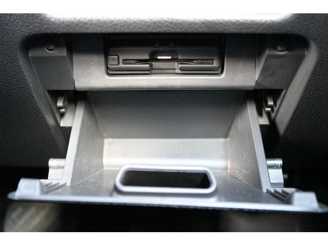 エルグランド ２５０ハイウェイスターＳ　アーバンクロム　禁煙車　サンルーフ　ハーフレザーシート　両側電動　電動Ｒゲート　エマージェンシーブレーキ　ＯＰ１０型ナビ　フルセグ　バックカメラ　ＥＴＣ　レーダークルーズ衝突軽減　オットマン　ＬＥＤヘッドライト（6枚目）