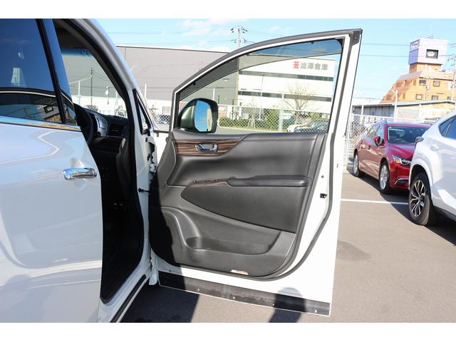 エルグランド ２５０ハイウェイスターＳ　アーバンクロム　禁煙車　サンルーフ　ハーフレザーシート　両側電動　電動Ｒゲート　エマージェンシーブレーキ　ＯＰ１０型ナビ　フルセグ　バックカメラ　ＥＴＣ　レーダークルーズ衝突軽減　オットマン　ＬＥＤヘッドライト（41枚目）