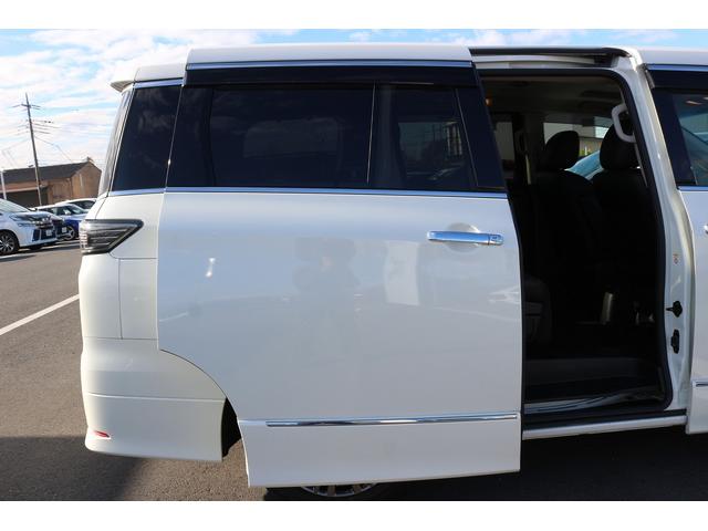 エルグランド ２５０ハイウェイスターＳ　アーバンクロム　禁煙車　サンルーフ　ハーフレザーシート　両側電動　電動Ｒゲート　エマージェンシーブレーキ　ＯＰ１０型ナビ　フルセグ　バックカメラ　ＥＴＣ　レーダークルーズ衝突軽減　オットマン　ＬＥＤヘッドライト（44枚目）