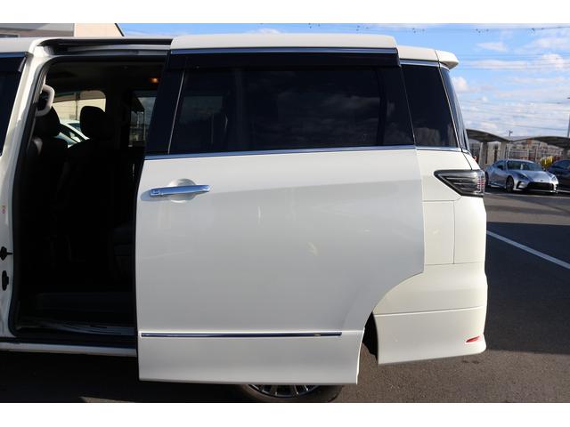 エルグランド ２５０ハイウェイスターＳ　アーバンクロム　禁煙車　サンルーフ　ハーフレザーシート　両側電動　電動Ｒゲート　エマージェンシーブレーキ　ＯＰ１０型ナビ　フルセグ　バックカメラ　ＥＴＣ　レーダークルーズ衝突軽減　オットマン　ＬＥＤヘッドライト（49枚目）