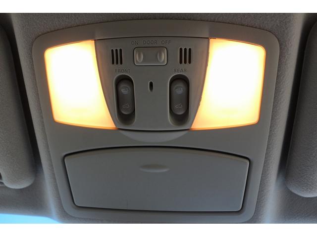 エルグランド ２５０ハイウェイスターＳ　アーバンクロム　禁煙車　サンルーフ　ハーフレザーシート　両側電動　電動Ｒゲート　エマージェンシーブレーキ　ＯＰ１０型ナビ　フルセグ　バックカメラ　ＥＴＣ　レーダークルーズ衝突軽減　オットマン　ＬＥＤヘッドライト（70枚目）