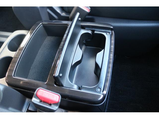 エルグランド ２５０ハイウェイスターＳ　アーバンクロム　禁煙車　サンルーフ　ハーフレザーシート　両側電動　電動Ｒゲート　エマージェンシーブレーキ　ＯＰ１０型ナビ　フルセグ　バックカメラ　ＥＴＣ　レーダークルーズ衝突軽減　オットマン　ＬＥＤヘッドライト（78枚目）