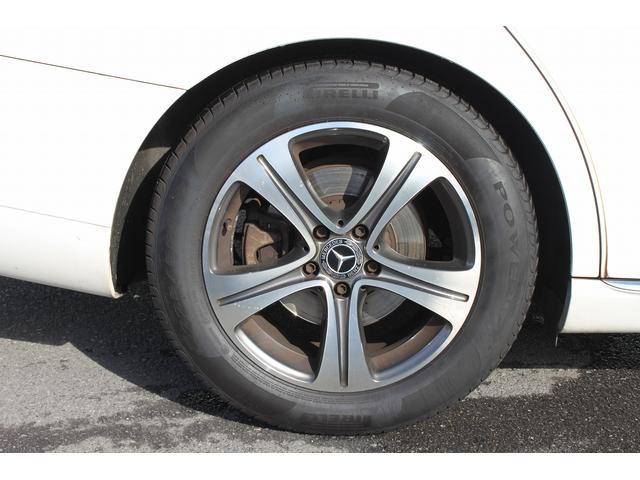 Ｅクラスステーションワゴン Ｅ２２０ｄ　ステーションワゴン　アバンギャルド　ワンオーナー　禁煙車　レーダーセーフティＰＫＧ　ハーフレザーシート　純正ＨＤＤナビ　フルセグ　全周囲カメラ　衝突軽減ブレーキ　レーダークルーズ　メモリ付きパワーシート　全席シートヒーター　ＬＥＤ（12枚目）