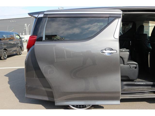 アルファードハイブリッド ＳＲ　Ｃパッケージ　禁煙車　サンルーフ　後席モニター　黒革シート　ＪＢＬサウンド　純正１０．５型ナビ　フルセグ　全周囲カメラ　両側電動スライドドア　レーダークルーズ　ＬＥＤヘッドライト　ＢＬＵＥＴＯＯＴＨ接続　ＥＴＣ（35枚目）