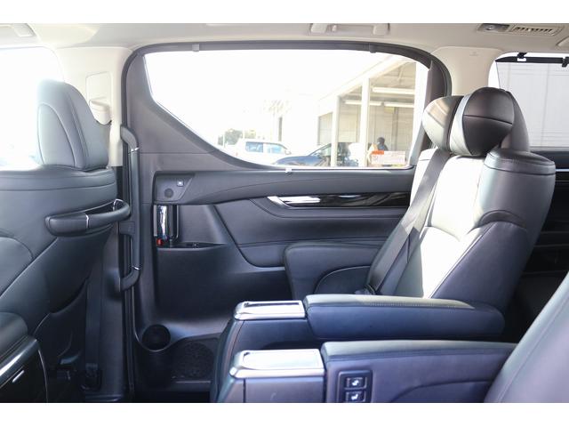 アルファードハイブリッド ＳＲ　Ｃパッケージ　禁煙車　サンルーフ　後席モニター　黒革シート　ＪＢＬサウンド　純正１０．５型ナビ　フルセグ　全周囲カメラ　両側電動スライドドア　レーダークルーズ　ＬＥＤヘッドライト　ＢＬＵＥＴＯＯＴＨ接続　ＥＴＣ（41枚目）