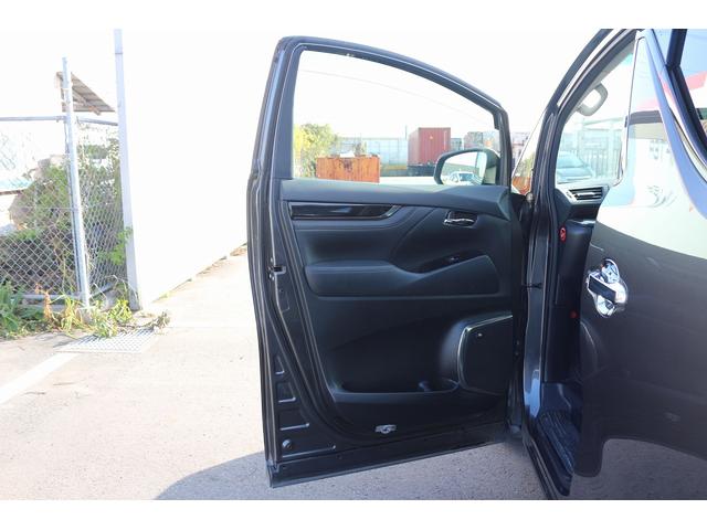 アルファードハイブリッド ＳＲ　Ｃパッケージ　禁煙車　サンルーフ　後席モニター　黒革シート　ＪＢＬサウンド　純正１０．５型ナビ　フルセグ　全周囲カメラ　両側電動スライドドア　レーダークルーズ　ＬＥＤヘッドライト　ＢＬＵＥＴＯＯＴＨ接続　ＥＴＣ（44枚目）