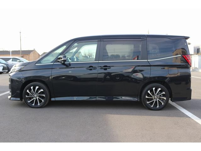 ノア ハイブリッドＳ－Ｚ　禁煙車　黒革シート　純正ナビ　フルセグＴＶ　バックカメラ　両側電動スライドドア　レーダークルーズコントロール　衝突軽減ブレーキ　ＬＥＤヘッドライト　クリアランスソナー　電動リアゲート　シートヒーター（10枚目）