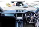 マカン　ターボ　禁煙車　スポーツクロノＰＫＧ　ＢＯＳＥサウンド　純正ナビ　フルセグＴＶ　バックカメラ　電動リアゲート　レッドキャリパー　エアサスペンション　ＥＴＣ　パワーシート　サイドカメラ　純正１９ＡＷ　キーレス（17枚目）