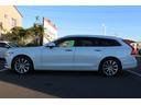 Ｖ９０ Ｔ５　モメンタム　禁煙車　本革シート　純正８インチナビ　フルセグＴＶ　全周囲カメラ　レーダークルーズコントロール　ＬＥＤヘッドライト　ＥＴＣ　ターボチャージャー　オートマチックハイビーム　Ｂｌｕｅｔｏｏｔｈ接続（8枚目）