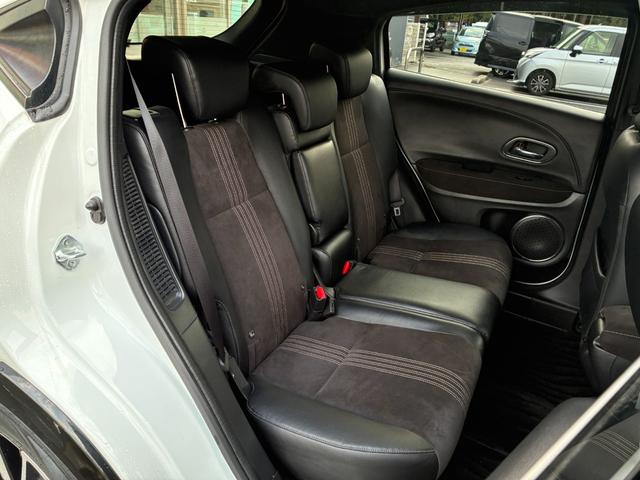 ヴェゼル ハイブリッドＲＳ・ホンダセンシング　衝突軽減ブレーキ　レーンアシスト　純正ナビ　フルセグ　ＣＤ　ＤＶＤ　ＢＴ接続　バックカメラ　スマートキー　プッシュスタート　ＥＴＣ　クルコン　Ｗエアコン　ヒートシーター　パドルシフト　オートライト（16枚目）