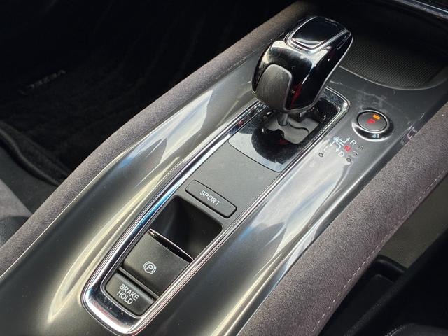 ヴェゼル ハイブリッドＲＳ・ホンダセンシング　衝突軽減ブレーキ　レーンアシスト　純正ナビ　フルセグ　ＣＤ　ＤＶＤ　ＢＴ接続　バックカメラ　スマートキー　プッシュスタート　ＥＴＣ　クルコン　Ｗエアコン　ヒートシーター　パドルシフト　オートライト（26枚目）