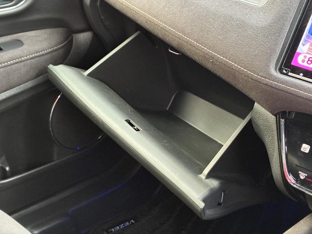 ヴェゼル ハイブリッドＲＳ・ホンダセンシング　衝突軽減ブレーキ　レーンアシスト　純正ナビ　フルセグ　ＣＤ　ＤＶＤ　ＢＴ接続　バックカメラ　スマートキー　プッシュスタート　ＥＴＣ　クルコン　Ｗエアコン　ヒートシーター　パドルシフト　オートライト（32枚目）