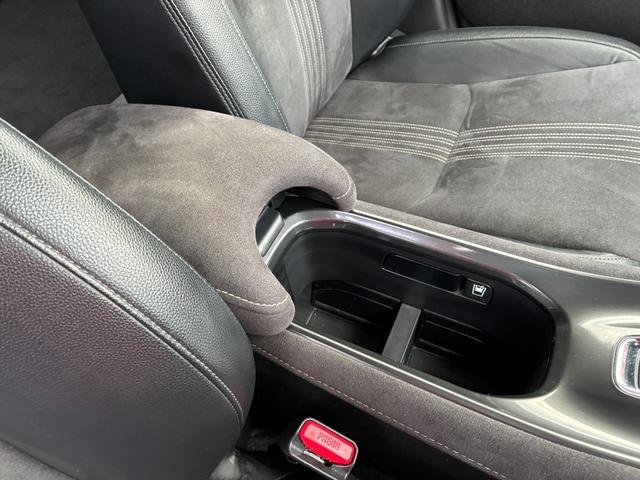 ヴェゼル ハイブリッドＲＳ・ホンダセンシング　衝突軽減ブレーキ　レーンアシスト　純正ナビ　フルセグ　ＣＤ　ＤＶＤ　ＢＴ接続　バックカメラ　スマートキー　プッシュスタート　ＥＴＣ　クルコン　Ｗエアコン　ヒートシーター　パドルシフト　オートライト（34枚目）