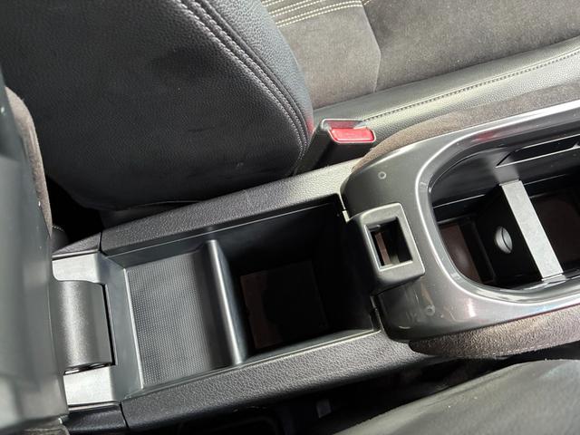 ヴェゼル ハイブリッドＲＳ・ホンダセンシング　衝突軽減ブレーキ　レーンアシスト　純正ナビ　フルセグ　ＣＤ　ＤＶＤ　ＢＴ接続　バックカメラ　スマートキー　プッシュスタート　ＥＴＣ　クルコン　Ｗエアコン　ヒートシーター　パドルシフト　オートライト（35枚目）