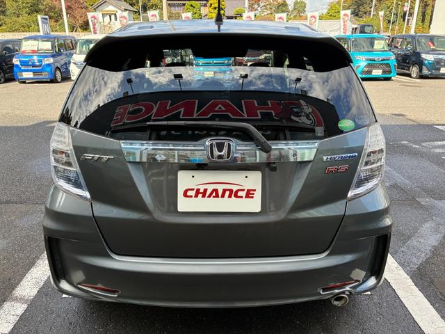 フィットハイブリッド ＲＳ　ファインスタイル　バックカメラ　キーレス　スマートキー　ＥＴＣ　クルーズコントロール　電動格納ミラー　ＨＩＤヘッドライト　フォグライト　オートライト　純正アルミホイール　ダブルエアバック　フロアマット（8枚目）