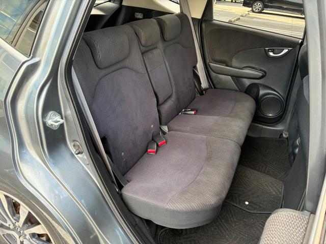 フィットハイブリッド ＲＳ　ファインスタイル　バックカメラ　キーレス　スマートキー　ＥＴＣ　クルーズコントロール　電動格納ミラー　ＨＩＤヘッドライト　フォグライト　オートライト　純正アルミホイール　ダブルエアバック　フロアマット（16枚目）