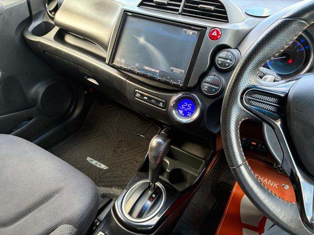 フィットハイブリッド ＲＳ　ファインスタイル　バックカメラ　キーレス　スマートキー　ＥＴＣ　クルーズコントロール　電動格納ミラー　ＨＩＤヘッドライト　フォグライト　オートライト　純正アルミホイール　ダブルエアバック　フロアマット（20枚目）