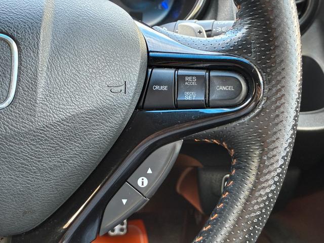 フィットハイブリッド ＲＳ　ファインスタイル　バックカメラ　キーレス　スマートキー　ＥＴＣ　クルーズコントロール　電動格納ミラー　ＨＩＤヘッドライト　フォグライト　オートライト　純正アルミホイール　ダブルエアバック　フロアマット（25枚目）