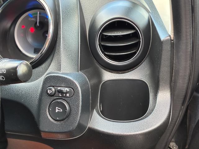 フィットハイブリッド ＲＳ　ファインスタイル　バックカメラ　キーレス　スマートキー　ＥＴＣ　クルーズコントロール　電動格納ミラー　ＨＩＤヘッドライト　フォグライト　オートライト　純正アルミホイール　ダブルエアバック　フロアマット（26枚目）