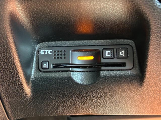 フィットハイブリッド ＲＳ　ファインスタイル　バックカメラ　キーレス　スマートキー　ＥＴＣ　クルーズコントロール　電動格納ミラー　ＨＩＤヘッドライト　フォグライト　オートライト　純正アルミホイール　ダブルエアバック　フロアマット（28枚目）