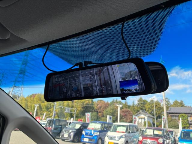 フィットハイブリッド ＲＳ　ファインスタイル　バックカメラ　キーレス　スマートキー　ＥＴＣ　クルーズコントロール　電動格納ミラー　ＨＩＤヘッドライト　フォグライト　オートライト　純正アルミホイール　ダブルエアバック　フロアマット（32枚目）