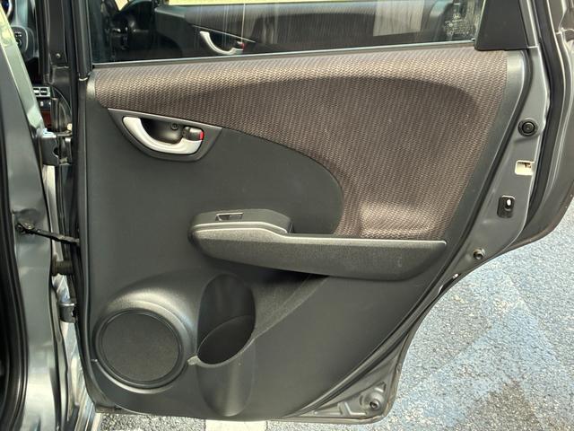 フィットハイブリッド ＲＳ　ファインスタイル　バックカメラ　キーレス　スマートキー　ＥＴＣ　クルーズコントロール　電動格納ミラー　ＨＩＤヘッドライト　フォグライト　オートライト　純正アルミホイール　ダブルエアバック　フロアマット（39枚目）