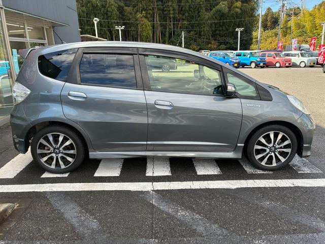 フィットハイブリッド ＲＳ　ファインスタイル　バックカメラ　キーレス　スマートキー　ＥＴＣ　クルーズコントロール　電動格納ミラー　ＨＩＤヘッドライト　フォグライト　オートライト　純正アルミホイール　ダブルエアバック　フロアマット（58枚目）