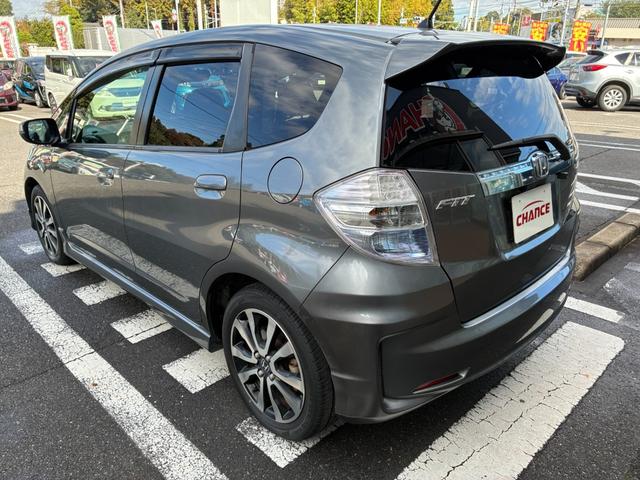 フィットハイブリッド ＲＳ　ファインスタイル　バックカメラ　キーレス　スマートキー　ＥＴＣ　クルーズコントロール　電動格納ミラー　ＨＩＤヘッドライト　フォグライト　オートライト　純正アルミホイール　ダブルエアバック　フロアマット（61枚目）