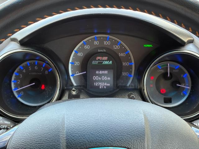 フィットハイブリッド ＲＳ　ファインスタイル　バックカメラ　キーレス　スマートキー　ＥＴＣ　クルーズコントロール　電動格納ミラー　ＨＩＤヘッドライト　フォグライト　オートライト　純正アルミホイール　ダブルエアバック　フロアマット（65枚目）