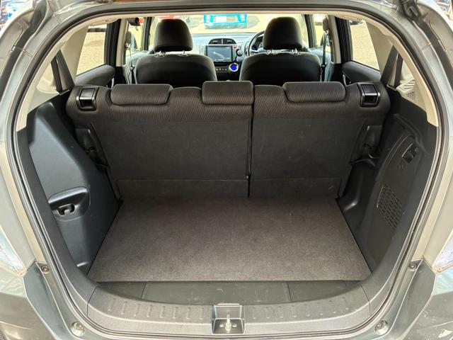 フィットハイブリッド ＲＳ　ファインスタイル　バックカメラ　キーレス　スマートキー　ＥＴＣ　クルーズコントロール　電動格納ミラー　ＨＩＤヘッドライト　フォグライト　オートライト　純正アルミホイール　ダブルエアバック　フロアマット（69枚目）