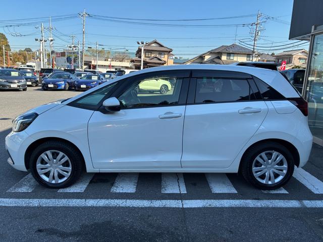 フィット e:HEVホーム 衝突軽減 レーンアシスト 純正ナビ CD DVD MSV Bluetooth接続 バックカメラ スマートキー ETC コーナーセンサー アダプティブクルコン LED オートハイビーム オートライト(10枚目)