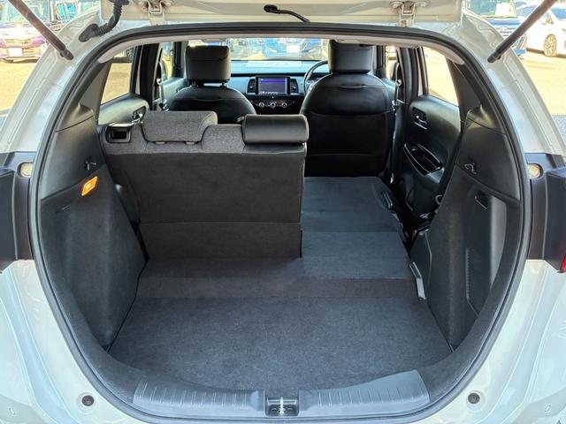 フィット e:HEVホーム 衝突軽減 レーンアシスト 純正ナビ CD DVD MSV Bluetooth接続 バックカメラ スマートキー ETC コーナーセンサー アダプティブクルコン LED オートハイビーム オートライト(18枚目)