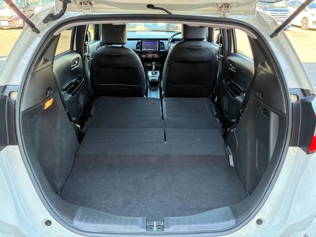 フィット e:HEVホーム 衝突軽減 レーンアシスト 純正ナビ CD DVD MSV Bluetooth接続 バックカメラ スマートキー ETC コーナーセンサー アダプティブクルコン LED オートハイビーム オートライト(19枚目)