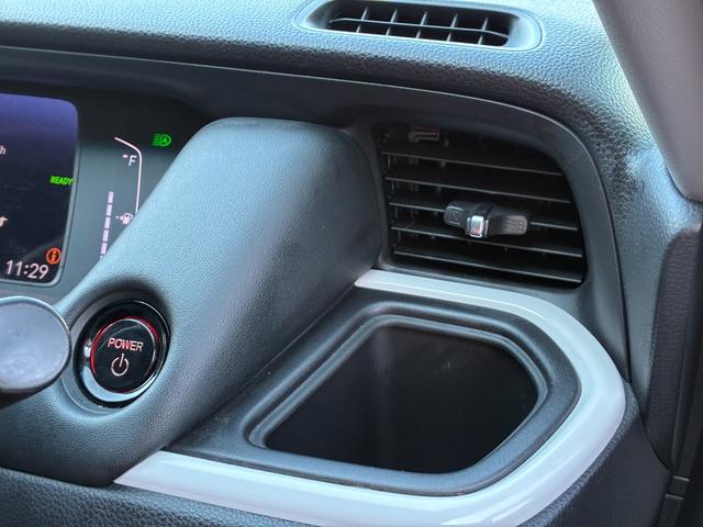 フィット e:HEVホーム 衝突軽減 レーンアシスト 純正ナビ CD DVD MSV Bluetooth接続 バックカメラ スマートキー ETC コーナーセンサー アダプティブクルコン LED オートハイビーム オートライト(27枚目)