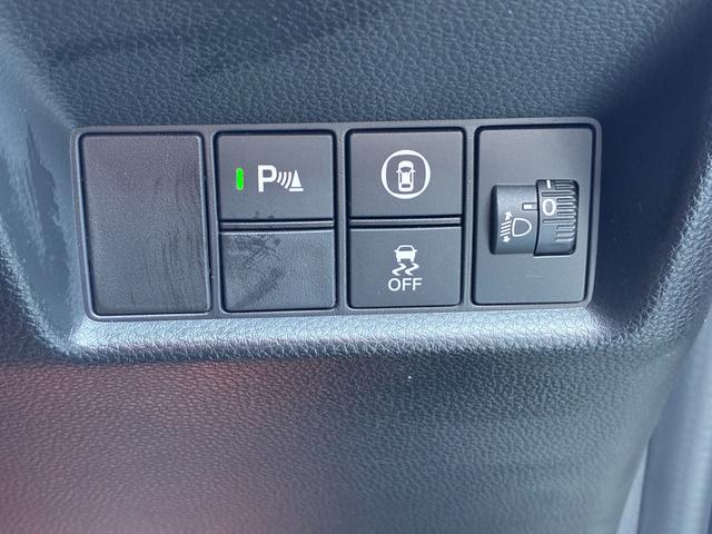 フィット e:HEVホーム 衝突軽減 レーンアシスト 純正ナビ CD DVD MSV Bluetooth接続 バックカメラ スマートキー ETC コーナーセンサー アダプティブクルコン LED オートハイビーム オートライト(28枚目)